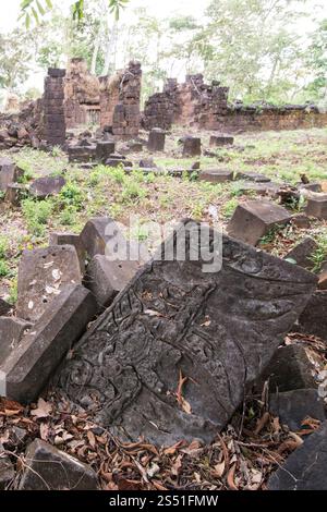 Il Tempio Khmer di Prasat Neak Buos a est della città di Sra Em a nord della città di Preah Vihear, nella Cambogia di Northwaest. Cambogia, Sra Em, novembre, Foto Stock
