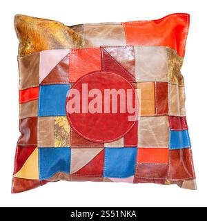 Colorati a mano in pelle patchwork cuscino isolato su sfondo bianco Foto Stock