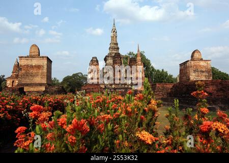 Il Tempio Wat Mahathat nel Parco storico di Sukhothai nel Provinz Sukhothai in Thailandia. Thailand, Sukhothai, ottobre 2012. ASIA TAILANDIA Foto Stock