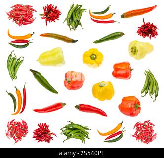 Varie di pepe fresco verdure isolati su sfondo bianco Foto Stock