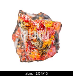 primo piano di un campione di minerale naturale proveniente dalla collezione geologica - roccia di Realgar non lucidata isolata su sfondo bianco. Roccia di Realgar non lucidata Foto Stock