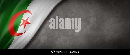 Bandiera dell'Algeria sul muro di cemento. Striscione panoramico orizzontale. Illustrazione 3D. Bandiera algerina su striscione da parete in cemento Foto Stock