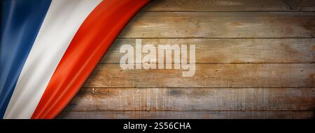 Bandiera della Francia sul muro di legno vintage. Striscione panoramico orizzontale. Bandiera francese su striscione vintage da parete in legno Foto Stock