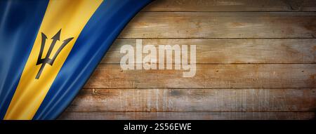 Bandiera delle Barbados sul muro di legno vintage. Striscione panoramico orizzontale. Bandiera delle Barbados sullo stendardo vintage in legno Foto Stock