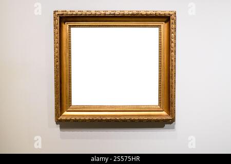 vecchia cornice d'oro con tele ritagliate su grigio parete Foto Stock