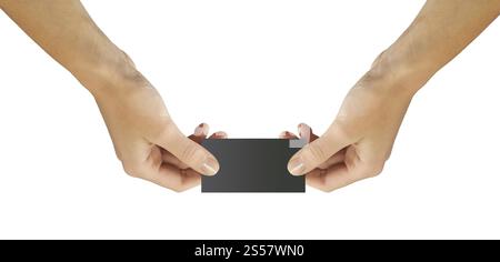 tenere a mano un biglietto da visita in carta bianca su sfondo bianco. mano che tiene in mano un biglietto da visita in carta bianca Foto Stock