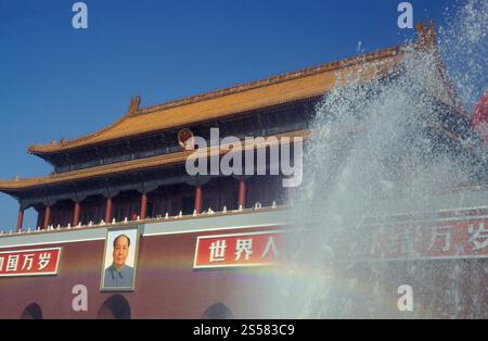 L'edificio anteriore e l'entrata della città Proibita e del Palazzo Imperiale in Piazza Tiananmen a Pechino in Cina. Cina, Pechino, ottobre, Foto Stock