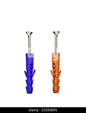 le viti metalliche isolano uno sfondo bianco. viti metalliche su sfondo bianco Foto Stock