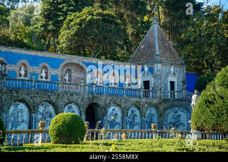 Azulejos alla Casa e Giardino del Palacio Fronteira a Benfica nella città di Lisbona in Portogallo. Portogallo, Lisbona, ottobre 2021 Foto Stock