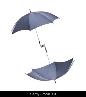 Ombrelli neri isolati su sfondo bianco. Ombrelli neri Foto Stock