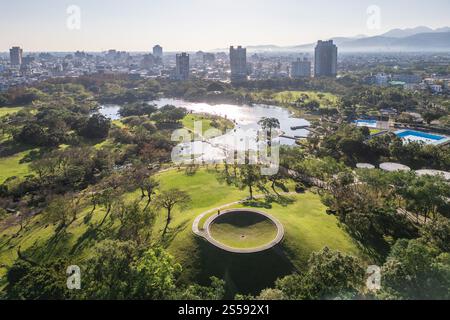 Vista aerea del Parco sportivo Luodong nella cittadina di Luodong, contea di Yilan, Taiwan Foto Stock