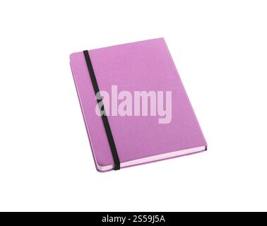 note book di copertina di colore viola seta isolato su sfondo bianco. note sulla copertina color seta viola Foto Stock