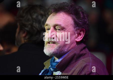 Ritratto di Jean Paul Rouve alla cerimonia di apertura dell'Alpe d'Huez Comedy Film Festival in Alpe d'Huez, Francia, il 13 gennaio 2025. (Foto di Romain Doucelin/NurPhoto) Foto Stock