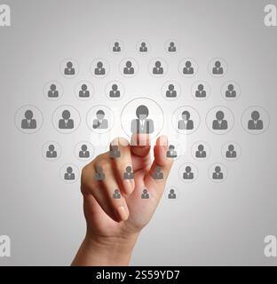 Mano, premendo il social media icona come concetto Foto Stock