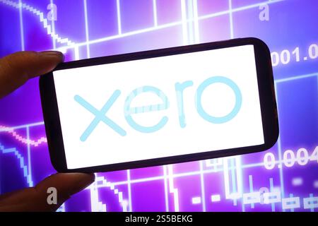 Polonia. 9 gennaio 2025. In questa immagine, il logo della società Xero viene visualizzato sullo schermo di uno smartphone. (Credit Image: © Piotr Swat/SOPA Images via ZUMA Press Wire) SOLO PER USO EDITORIALE! Non per USO commerciale! Foto Stock