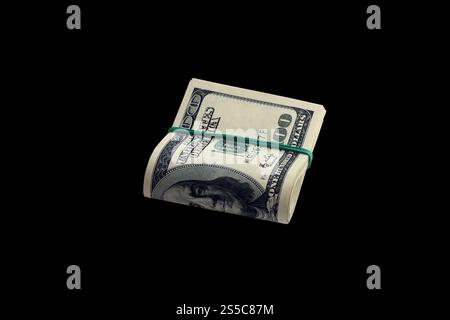 50 banconote di piso delle Filippine sono in pila sullo sfondo di grandi banconote semitrasparenti. Presentazione astratta della moneta nazionale. Concetto di business. Foto Stock