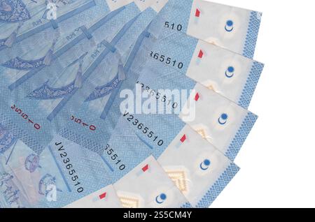 1 le banconote del ringgit malese sono isolate su sfondo bianco con spazio di copia impilato a ventaglio. Concetto di transazioni finanziarie. 1 Foto Stock