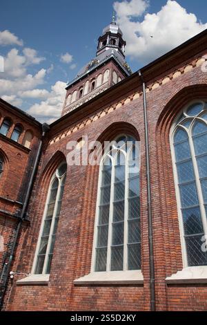 Cattedrale di riga (Rīgas Doms) la mattina presto in una giornata estiva di sole. Riga, Lettonia Foto Stock
