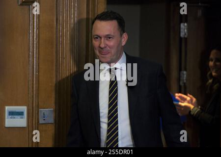 Regno Unito: Il leader del Partito Conservatore scozzese Russell Findlay fa il suo discorso di apertura per il nuovo anno al Waterloo Place, Edimburgo, Scozia, il 14 gennaio 2025: Nella foto: Il leader del Partito Conservatore scozzese Russell Findlay MSP Edinburgh Waterloo Place Lothian Scotland Copyright: XAlexxToddx Foto Stock