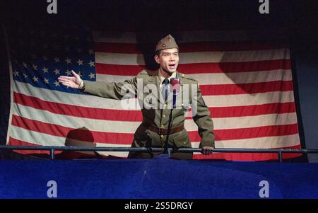 ***Solo per uso editoriale*** Telly Leung alla "Allegiance" di George Takei - chiamata fotografica al Charing Cross Theatre di Londra, Inghilterra. REGNO UNITO. Giovedì 12 gennaio 2023 Foto Stock