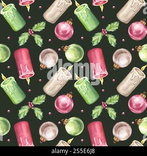 Motivo natalizio senza cuciture. Palle d'albero rosso verde argento, candele di cera bruciate con bacche di foglie di agrifoglio. Decorazioni luminose e colorate per l'anno nuovo. Mano Foto Stock