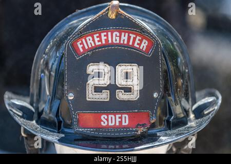 Elmetto da vigile del fuoco del dipartimento di soccorso antincendio di San Diego numero 29 Foto Stock