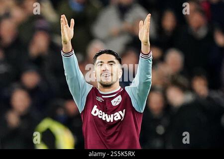 Carlos Soler del West Ham United celebra il primo gol della squadra durante la partita di Premier League al London Stadium. Data foto: Martedì 14 gennaio 2025. Foto Stock