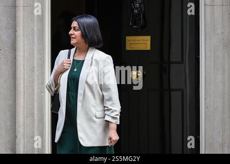 Londra, Regno Unito. 14 gennaio 2025. Shabana Mahmood, Segretario di Stato per la giustizia, Lord Cancelliere, deputato Birmingham Ladywood. I ministri partecipano alla riunione del gabinetto di governo a Downing Street, Londra, Regno Unito Credit: Imageplotter/Alamy Live News Foto Stock