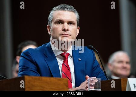 Washington, Stati Uniti. 14 gennaio 2025. Pete Hegseth, candidato al Segretario della difesa, parla alla sua audizione per le nomine alla commissione per i servizi armati del Senato al Campidoglio degli Stati Uniti. Credito: SOPA Images Limited/Alamy Live News Foto Stock
