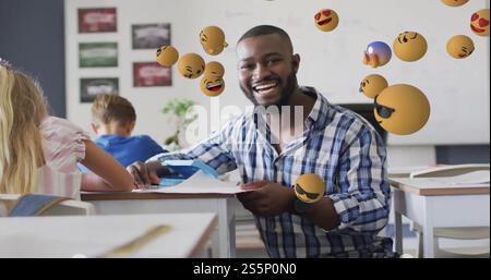 Immagine di icone emoji su scolari e insegnanti diversi Foto Stock