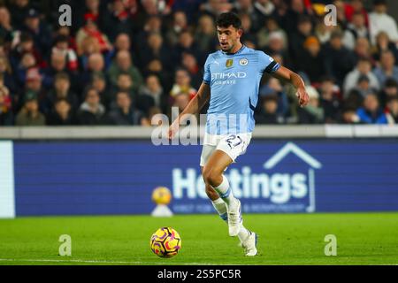 Londra, Regno Unito. 14 gennaio 2025. Londra, Inghilterra, 14 gennaio 2025: Matheus Nunes (27 Manchester City) durante la partita di Premier League tra Brentford e Manchester City al Brentford Community Stadium di Londra, Inghilterra (Alexander Canillas/SPP) credito: SPP Sport Press Photo. /Alamy Live News Foto Stock