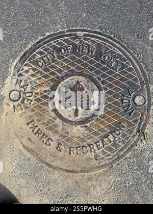 Tombino con un "Made in". L'impronta indiana a Prospect Park, Brooklyn, New York. Foto Stock