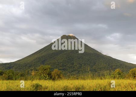 Vulcano Arenal, la fortuna, Guanacaste, Costa Rica, America centrale Foto Stock