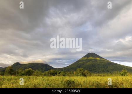 Vulcano Arenal, la fortuna, Guanacaste, Costa Rica, America centrale Foto Stock