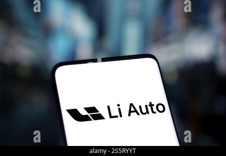 Il logo li auto viene visualizzato sullo smartphone. Li Auto Inc è un'azienda cinese produttrice di veicoli elettrici Foto Stock