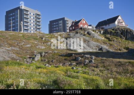 Case coloniali e appartamenti a Nuuk, Groenlandia, Nord America Foto Stock