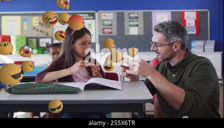 Immagine di icone emoji su diverse studentesse e insegnanti che contano Foto Stock