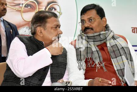India. 14 gennaio 2025. PATNA, INDIA - 14 GENNAIO: il presidente dello stato della JDU Umesh Kushwaha con il presidente del BJP Bihar Dilip Jaiswal si rivolge alla conferenza stampa congiunta presso l'ufficio della JDU il 14 gennaio 2025 a Patna, India. (Foto di Santosh Kumar/Hindustan Times/Sipa USA) credito: SIPA USA/Alamy Live News Foto Stock