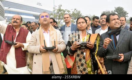 India. 14 gennaio 2025. PATNA, INDIA - 14 GENNAIO: Il ministro dell'agricoltura del Bihar Mangal Pandey droni volanti in occasione del festival Makar Sankranti a Krishi Bhawan il 14 gennaio 2025 a Patna, India. (Foto di Santosh Kumar/Hindustan Times/Sipa USA) credito: SIPA USA/Alamy Live News Foto Stock