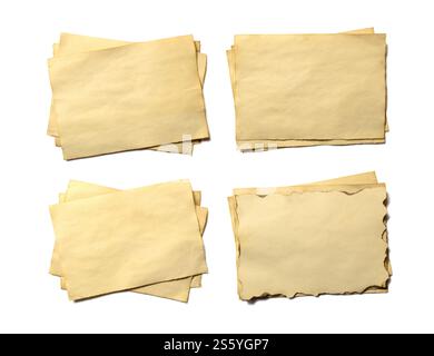 Set di vecchi pezzi bianchi di antico manoscritto di carta sbriciolata d'epoca o pergamena orientati orizzontalmente isolati su bianco. Set di vecchi pezzi vuoti Foto Stock