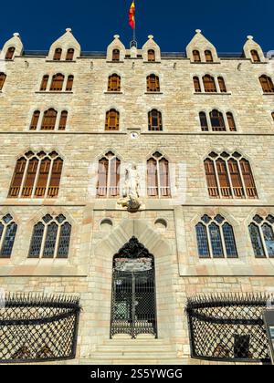 Casa Botines, palazzo neoghotico costruito da Antonio Gaudi nel XIX secolo, León, Castiglia e León, Spagna - foto d'archivio Foto Stock