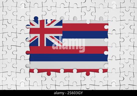 Bandiera dello Stato americano delle Hawaii in una cornice di pezzi bianchi del puzzle con parti centrali mancanti. Bandiera dello stato americano delle Hawaii in una cornice di pezzi bianchi del puzzle con mancanti Foto Stock