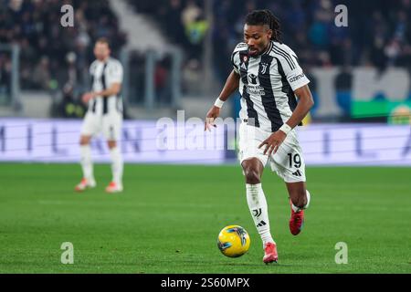 Bergamo, Italia. 14 gennaio 2025. Khephren Thuram della Juventus FC visto in azione durante la partita di calcio di serie A 2024/25 tra l'Atalanta BC e la Juventus FC al Gewiss Stadium credito: Independent Photo Agency/Alamy Live News Foto Stock