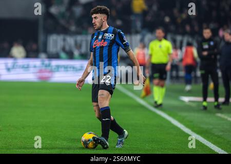 Bergamo, Italia. 14 gennaio 2025. Matteo Ruggeri dell'Atalanta BC visto in azione durante la partita di calcio di serie A 2024/25 tra l'Atalanta BC e la Juventus FC al Gewiss Stadium credito: Independent Photo Agency/Alamy Live News Foto Stock