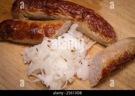 Salsicce crauti salsicce bavaresi Foto Stock