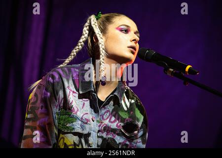 Londra, Regno Unito - 7 luglio 2022: Baby Queen si esibisce all'Eventim Apollo, Londra il 7 giugno 2022 Foto Stock