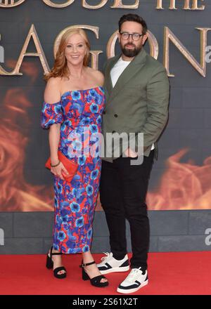 Sarah-Jane Mee e Ben Richardson assistono alla "House of the Dragon" - prima del gruppo Sky al Leicester Square Gardens di Londra, Inghilterra. REGNO UNITO. Lunedì 15 agosto 2022 Foto Stock