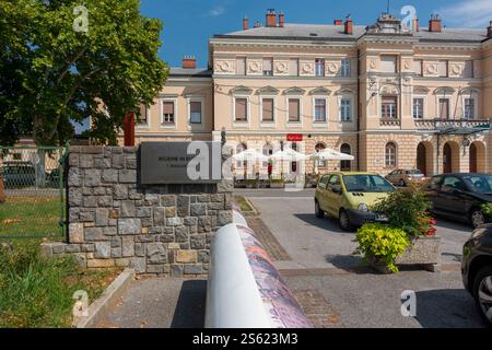 Stazione ferroviaria di Transalpina, Nova Gorica, Slovenia, UE. Al confine tra la Slovenia e l'Italia. Targa con scritto: Insieme in Europa 1 maggio 2004 Foto Stock