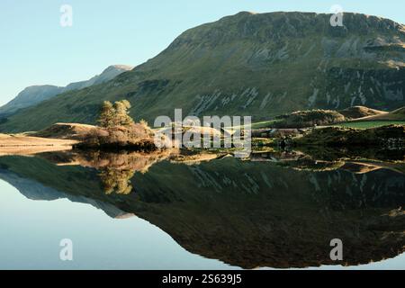 Laghi di Cregennan, o Llynnau Cregennan, ai piedi di Cadair Idris vicino ad Arthog, Dolgellau e all'estuario di Mawddach nel Galles del Nord Foto Stock
