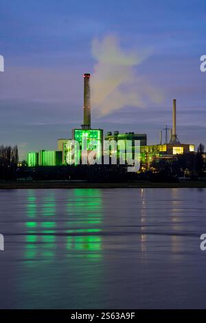 La centrale combinata di calore ed energia elettrica di Lausward a Düsseldorf, una centrale elettrica a turbina a gas e a vapore gestita dalle società municipali di Düsseldorf ed EN Foto Stock